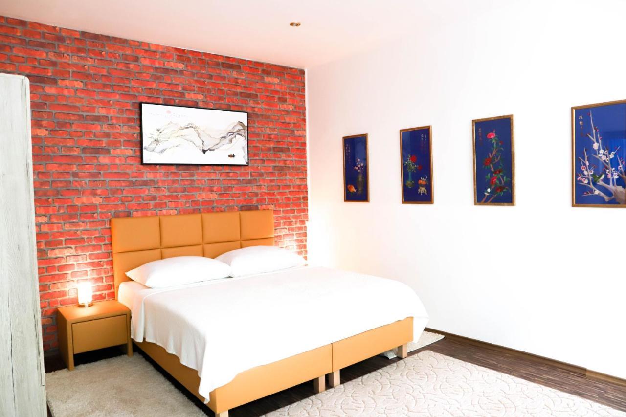 «go West» Guest Hostal *