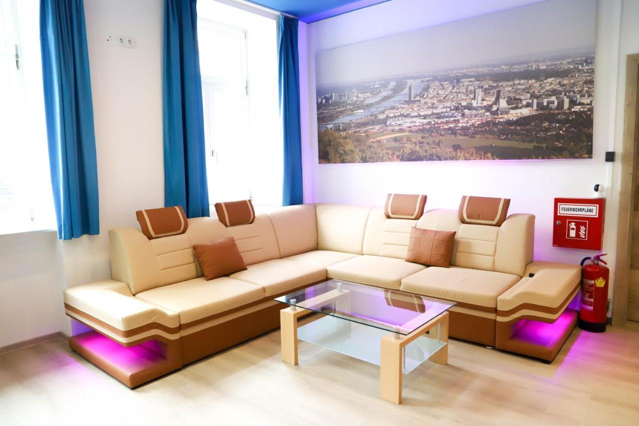«go West» Guest Viena
