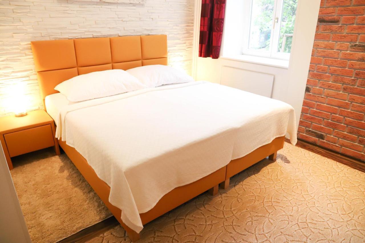 Hostal «go West» Guest *