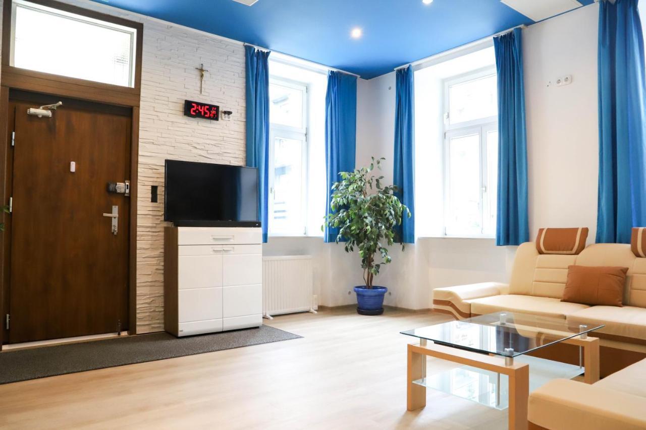 Hostal «go West» Guest *