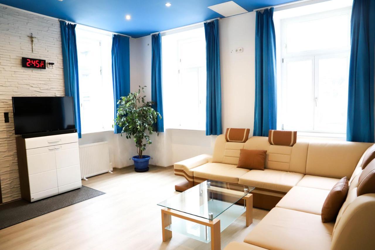 «go West» Guest Hostal *